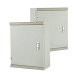 Caja estanca con orificios pretroquelados para conductos