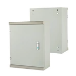 Caja exterior con terminal de puesta a tierra