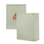 Caja con tapa abatible y junta de goma